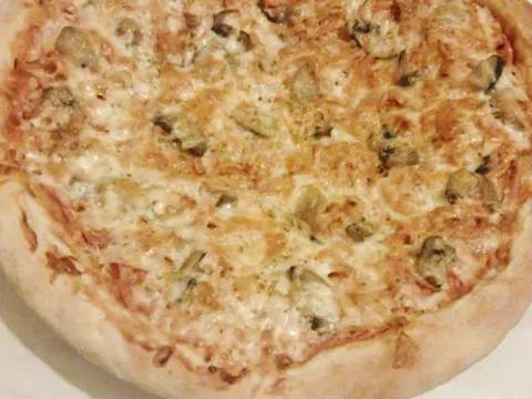 Pizza by arasic