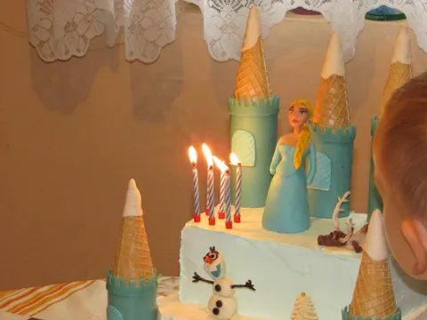 Frozen dvorac torta