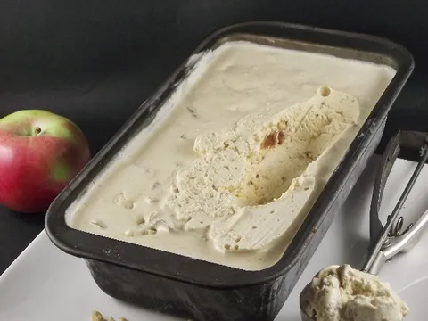 Sladoled sa jabukama i mrvicama