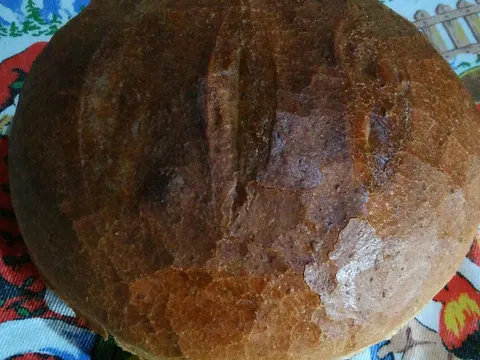 Kruh sa slanom kvasnom emulzijom by Tina Valentina