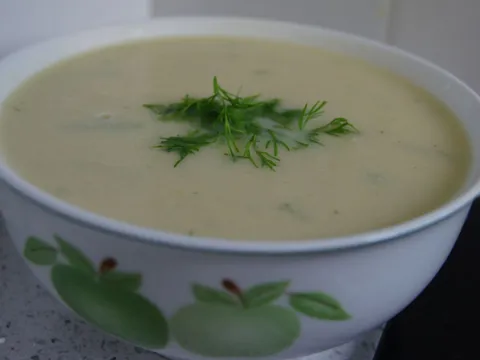 Supa od karfiola i badema