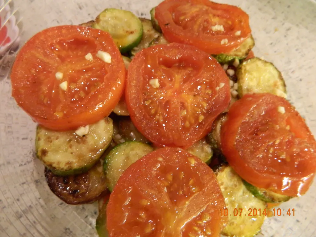 Salata od tikvica i rajčica