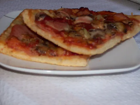 Tanko tijesto za pizzu
