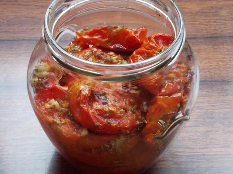 Tiho pečen paradajz sa bijelim lukom i origanom by Pomoravka