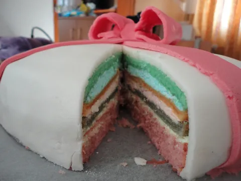 Torta duginih boja