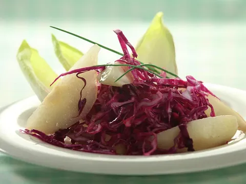 Interesantna salata s kruškama i kupusom