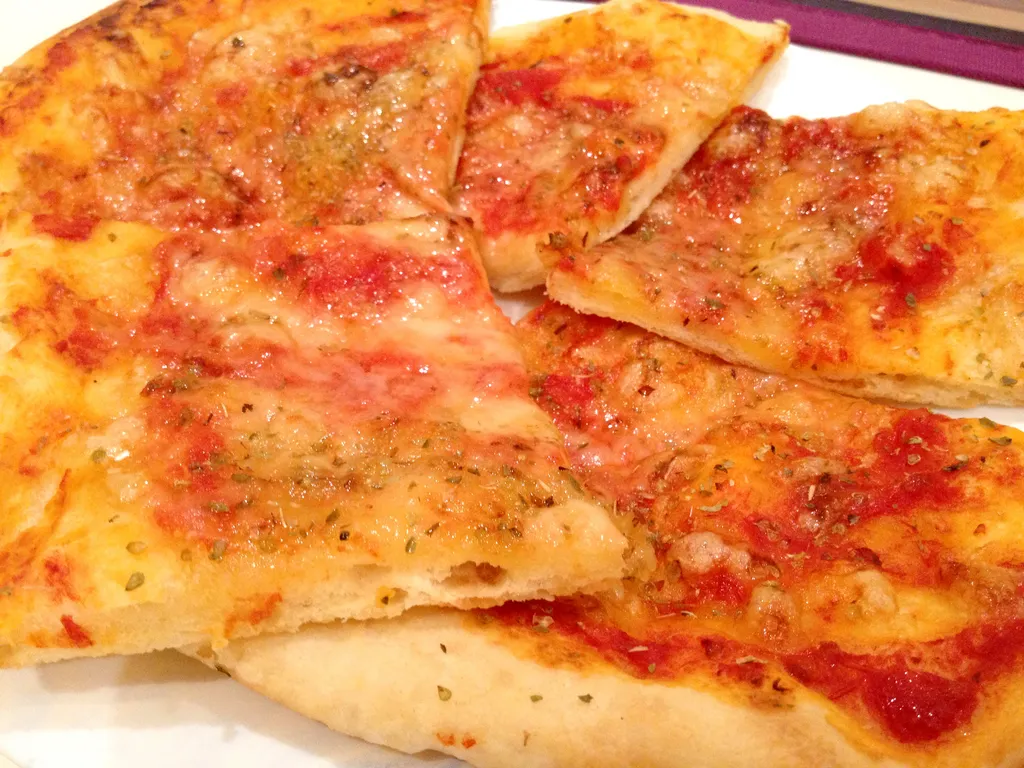 Pizza  ( Margherita )