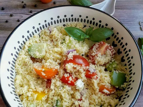 Couscous salata s krastavcima,rajcicom,paprikom & zacinskim biljem