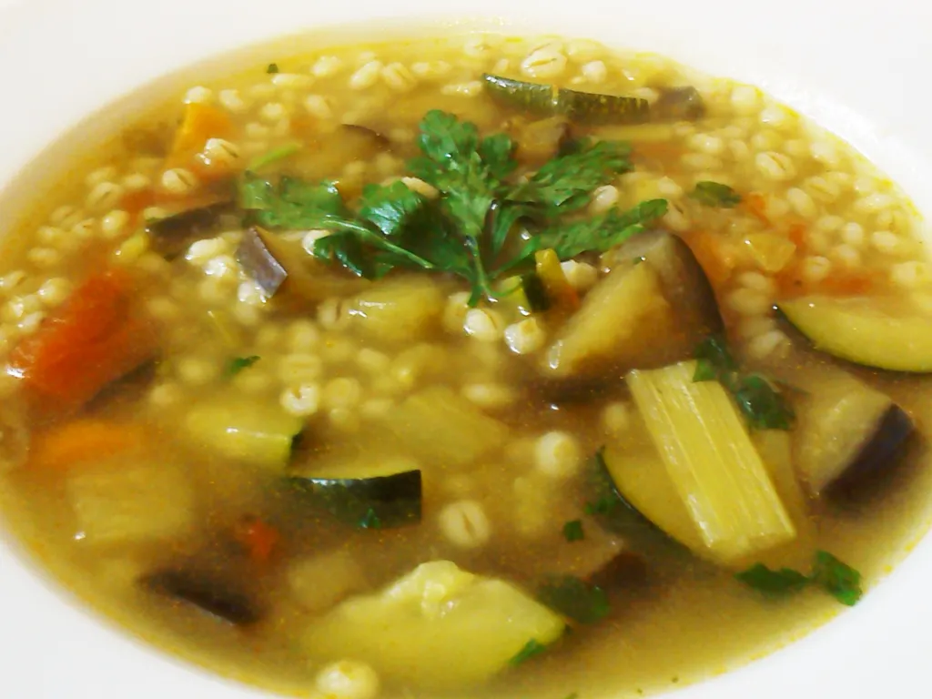 Jesenska juha od ječma i povrća
