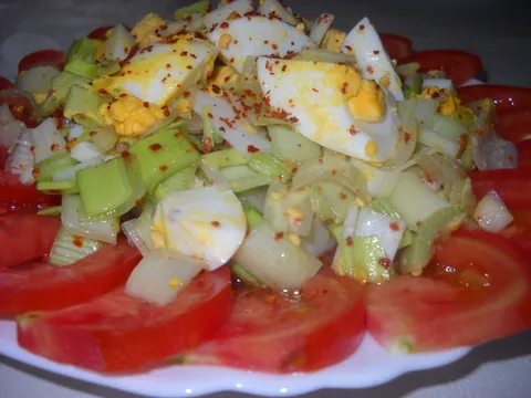 Salata od praziluka i kuvanih jaja