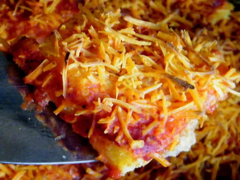 Zapecena palenta sa sirom i paradajz sosom