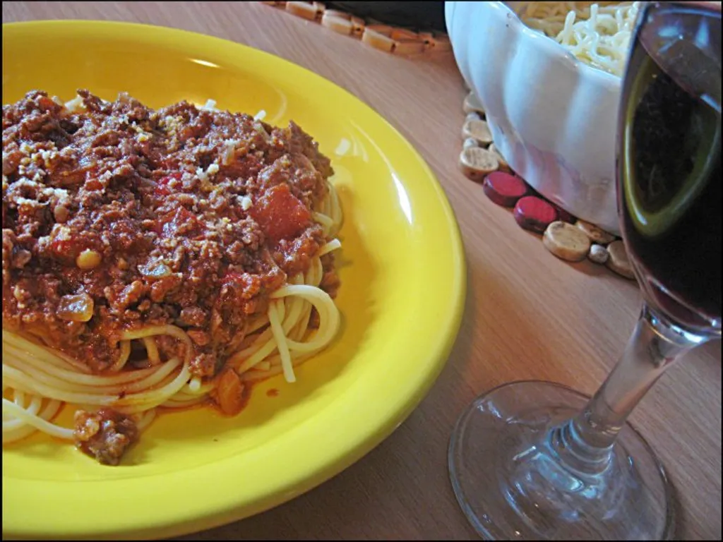 Špagete s mlevenim mesom