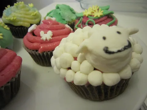 Moji Cupcakes 2