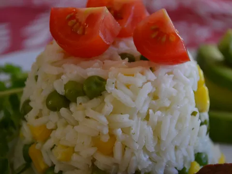 Riza sa graskom i kukuruzom