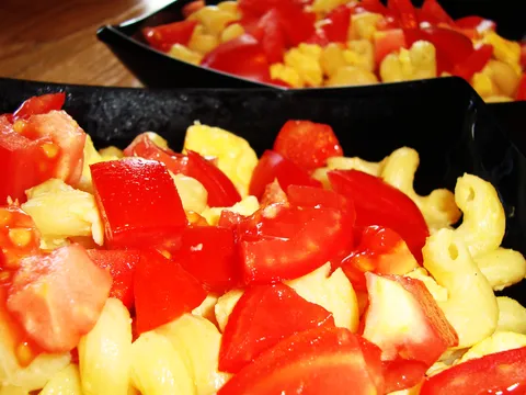 Tjestenina s jajima i rajčicom :)