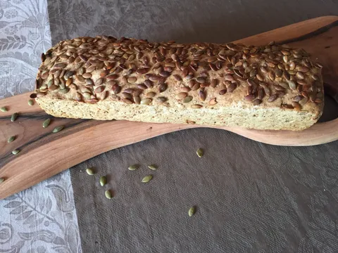 Kruh od bučina brašna i sjemenki 3