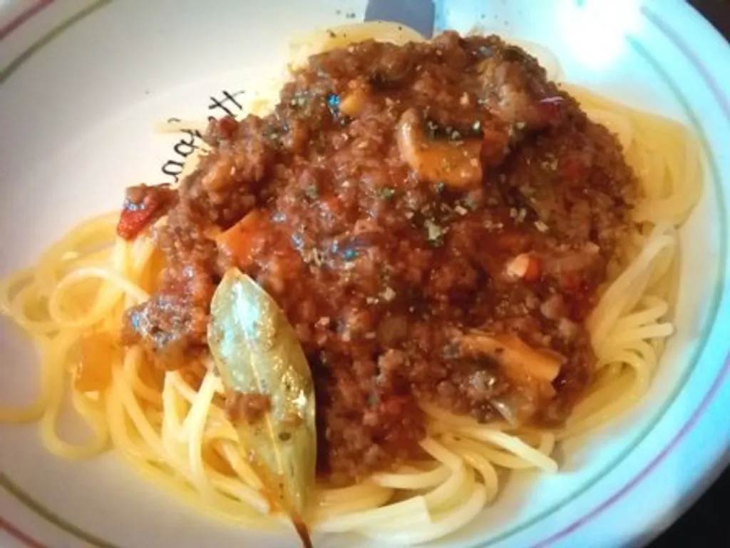 Špagete u pikantnom umaku