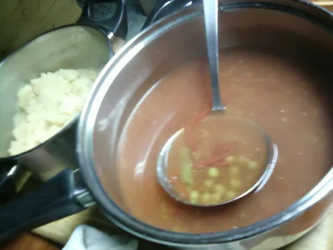 Paradajz juha  sa graškom i pire krumpir