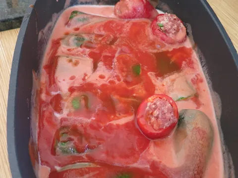dodavanje pasate(pirea) od rajčica i mlijeka