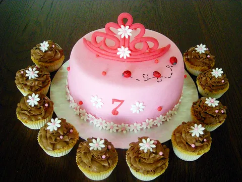 Torta za jednu princezu + cupcakes