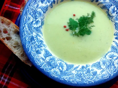 Gusta juha od cvjetače i češnjaka