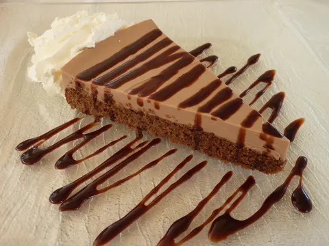 Čokoladna torta sa ganache kremom od mliječne čokolade