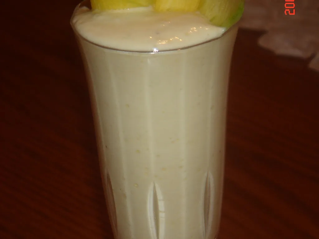 Banana-mango smoothie