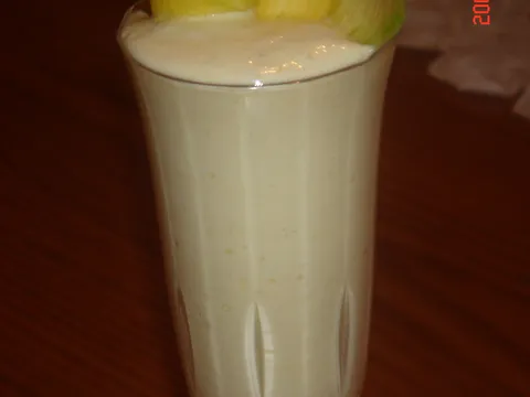 Banana-mango smoothie