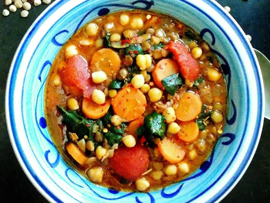 Marokanska supa od slanutka, sočiva i spanaća