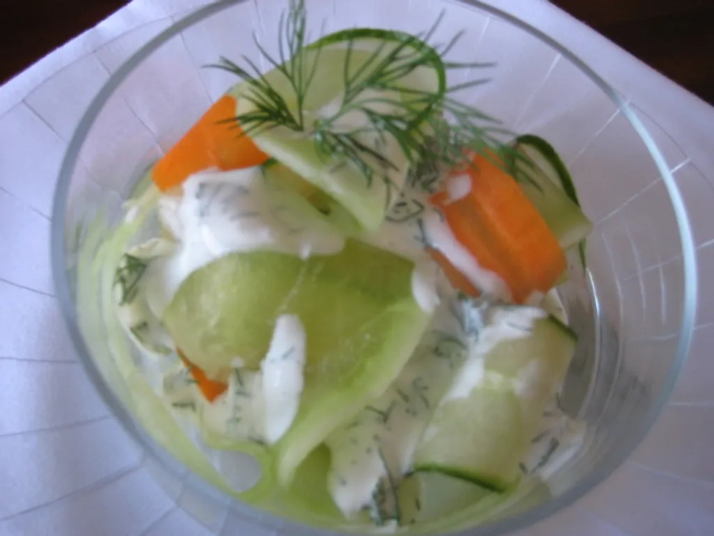 Salata krastavac, dinja i mrkva