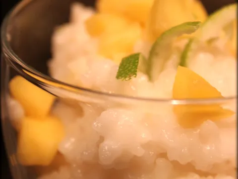 Kokos riza sa limettom i mangom