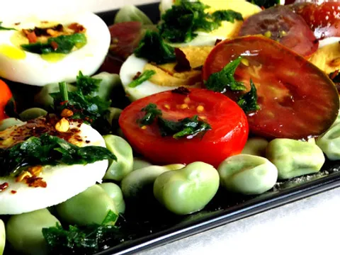 * Jaja, bob i rajčica na salatu ... 410 kcal