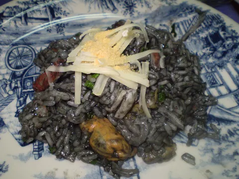 Crni rižoto s plodovima mora