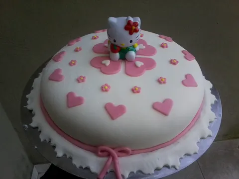 Hello Kitty-čokoladna torta