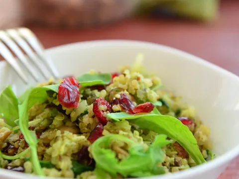 Topla salata od kvinoje i gljiva