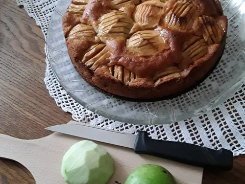 Sočni kolač od jabuka