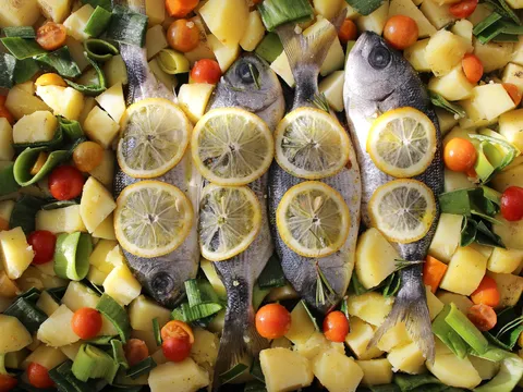 Riba s povrćem iz pećnice u pripremi...