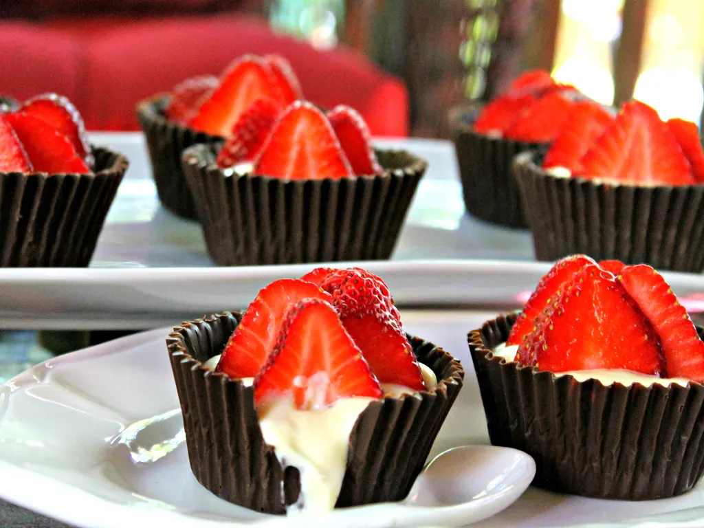 Strawberry & Cream Chocolate Cups...