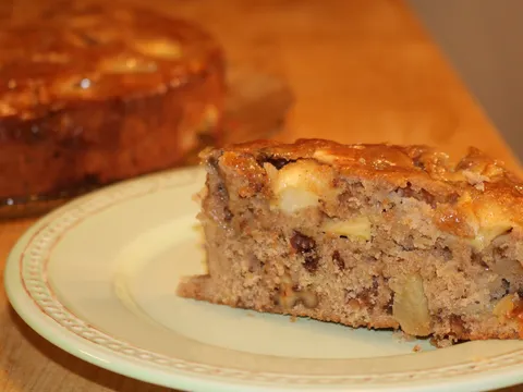 Božanstveni kolač s jabukama i orasima - brz i jednostavan