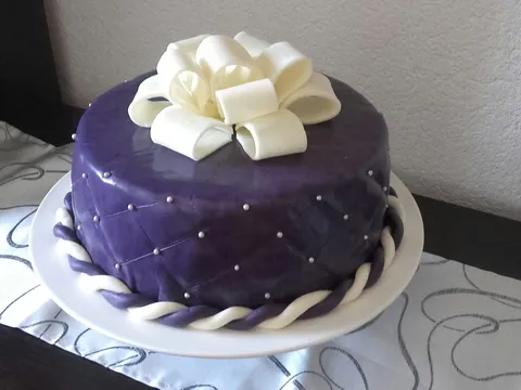 Rođendanska čoko-lješnik torta
