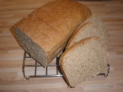 Domaći kruh 02 &#8211; raženo, crno i oštro brašno