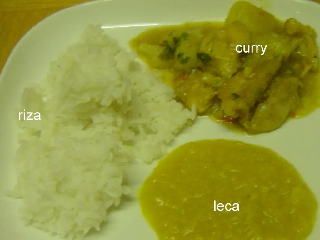 Nepalski curry od piletine i povrca sa prelivom od lece