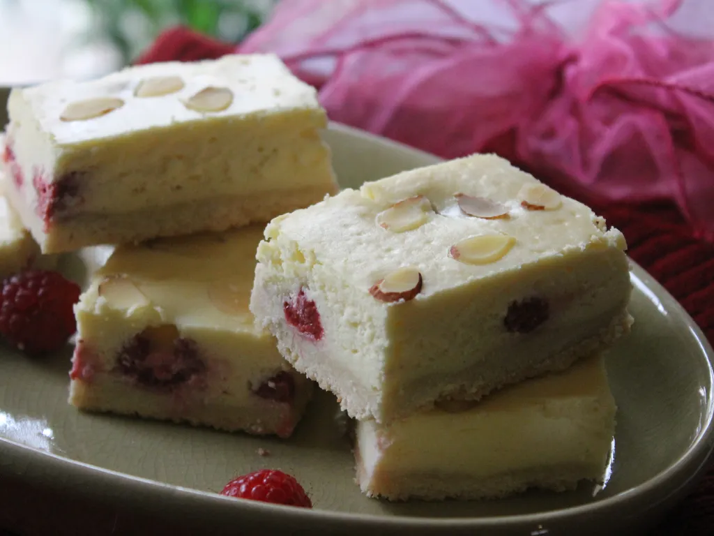 Raspberry and Almonds cheese bars...