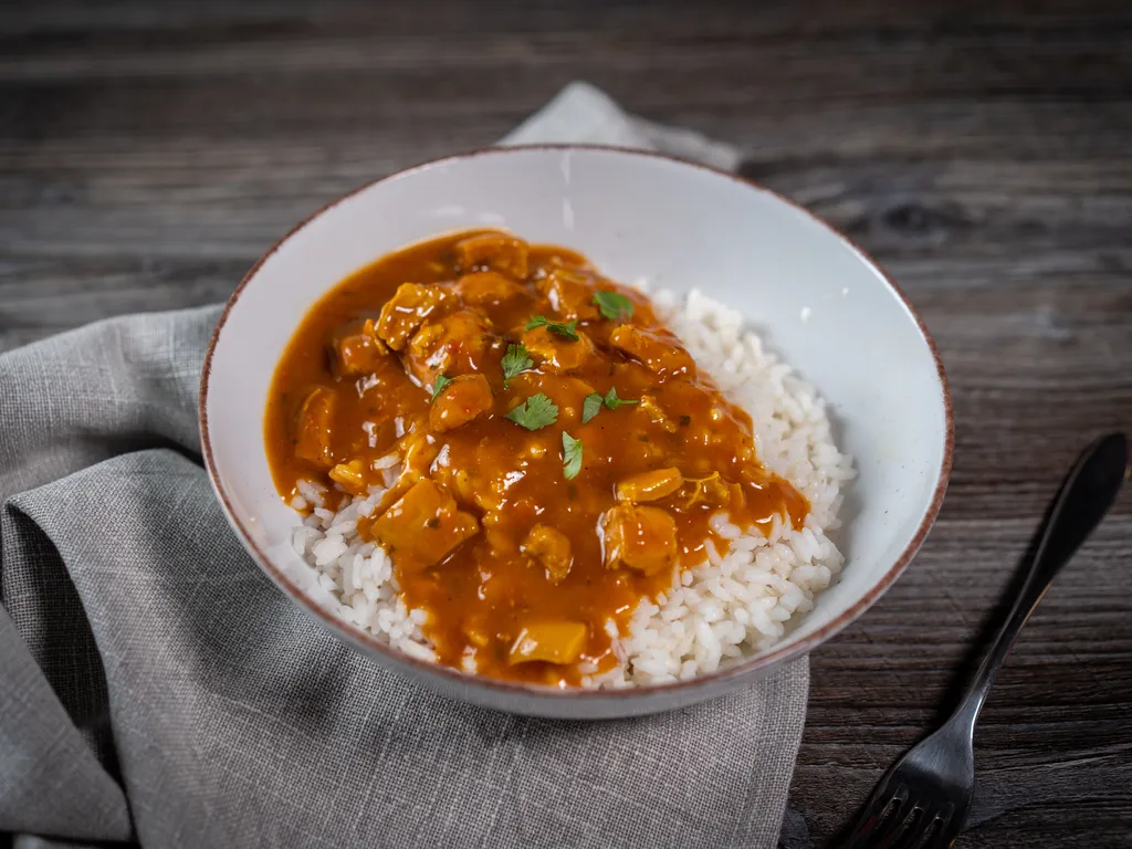 Curry piletina na riži