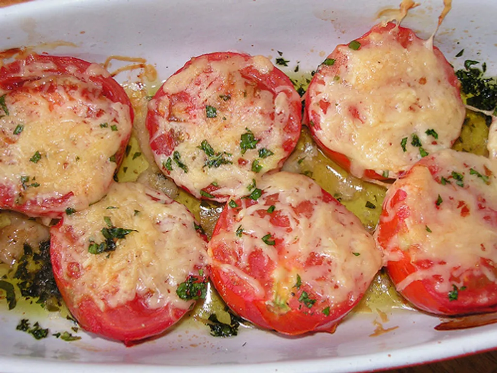 Zapeceni paradajz
