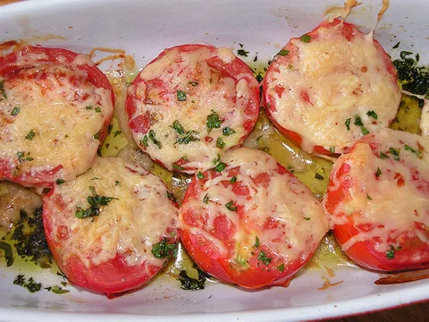 Zapeceni paradajz