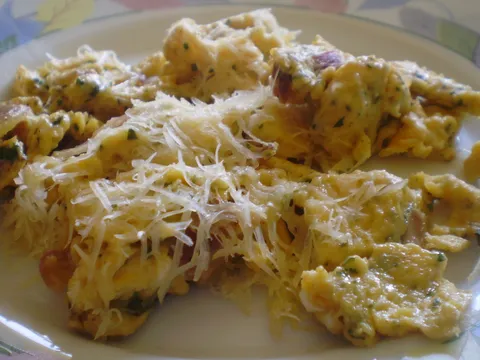 omlet s pancetom i kaduljom