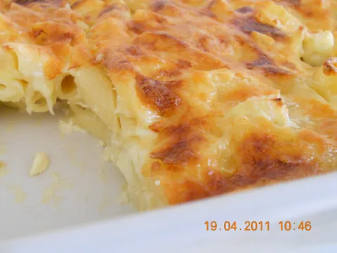 Rigate zapecene sa tri vrste sira