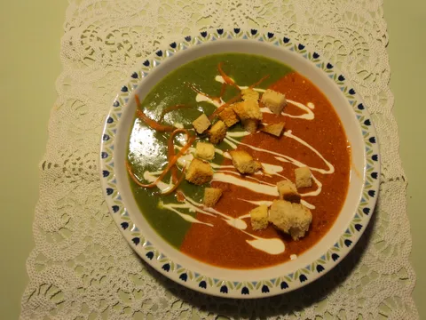 Krem juha od pomidora, špinata i graška