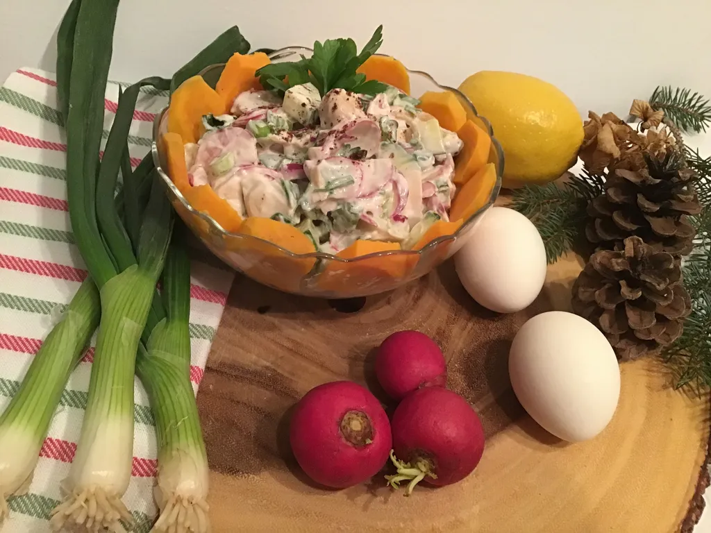 Kranci zdrava salata sa rotkvicama i piletinom